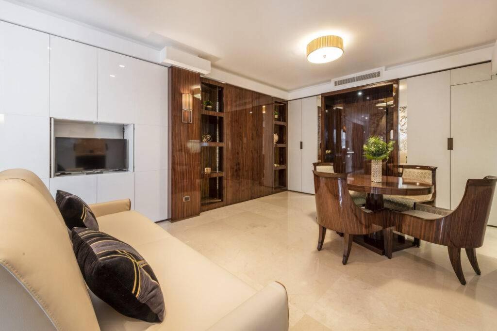 Milan Royal Suites - Luxury Duomo Exterior photo